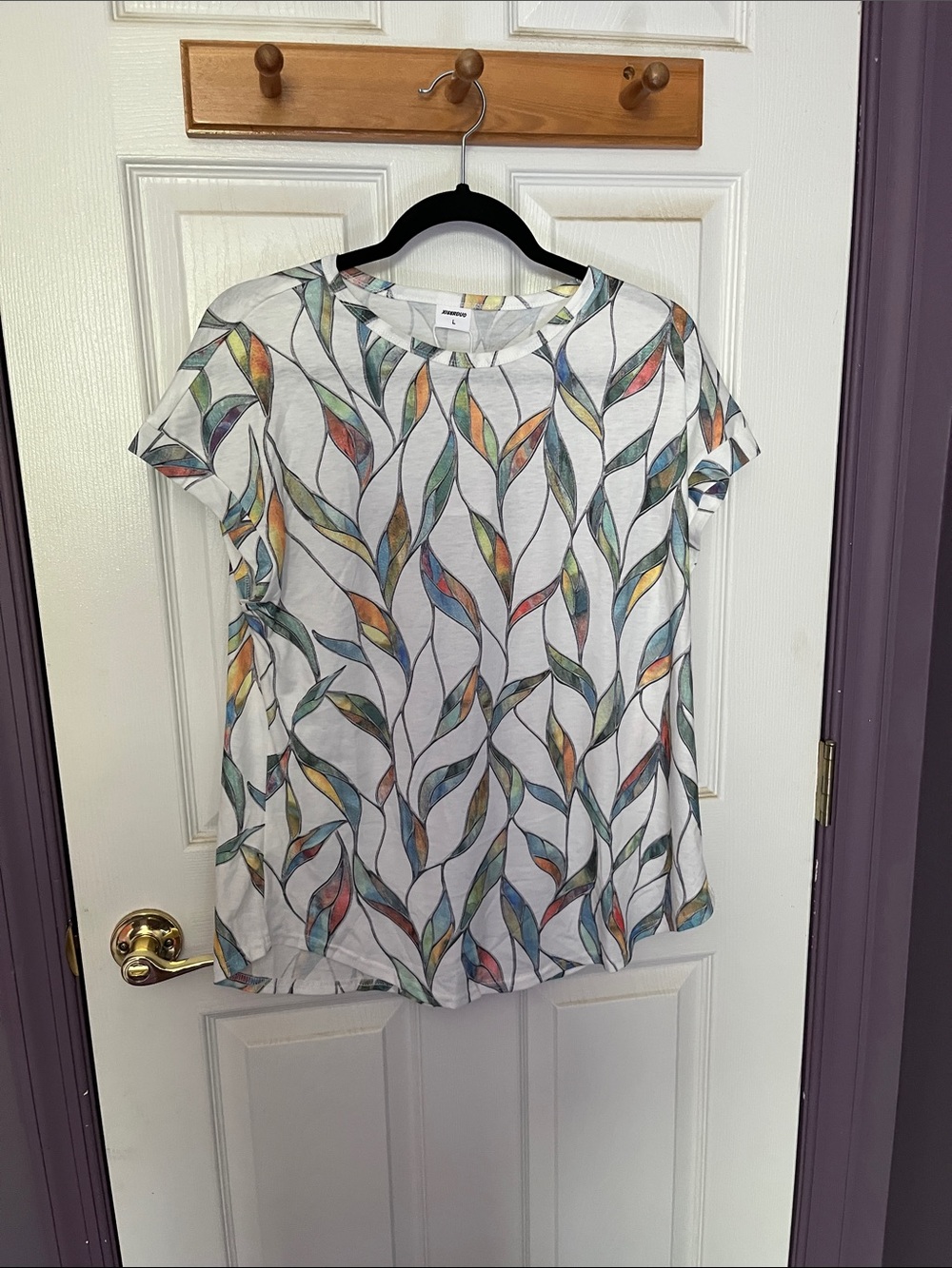 Short-Sleeve White Top with Multicolor Leaf Motif
